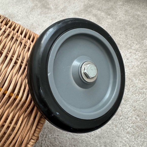 LUGGY WHEELED RATTAN BASKET - Picture 8 of 9